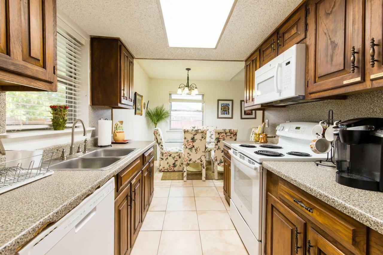 Oasis Near Dfw Airport With Mediterranean Setting Irving Εξωτερικό φωτογραφία